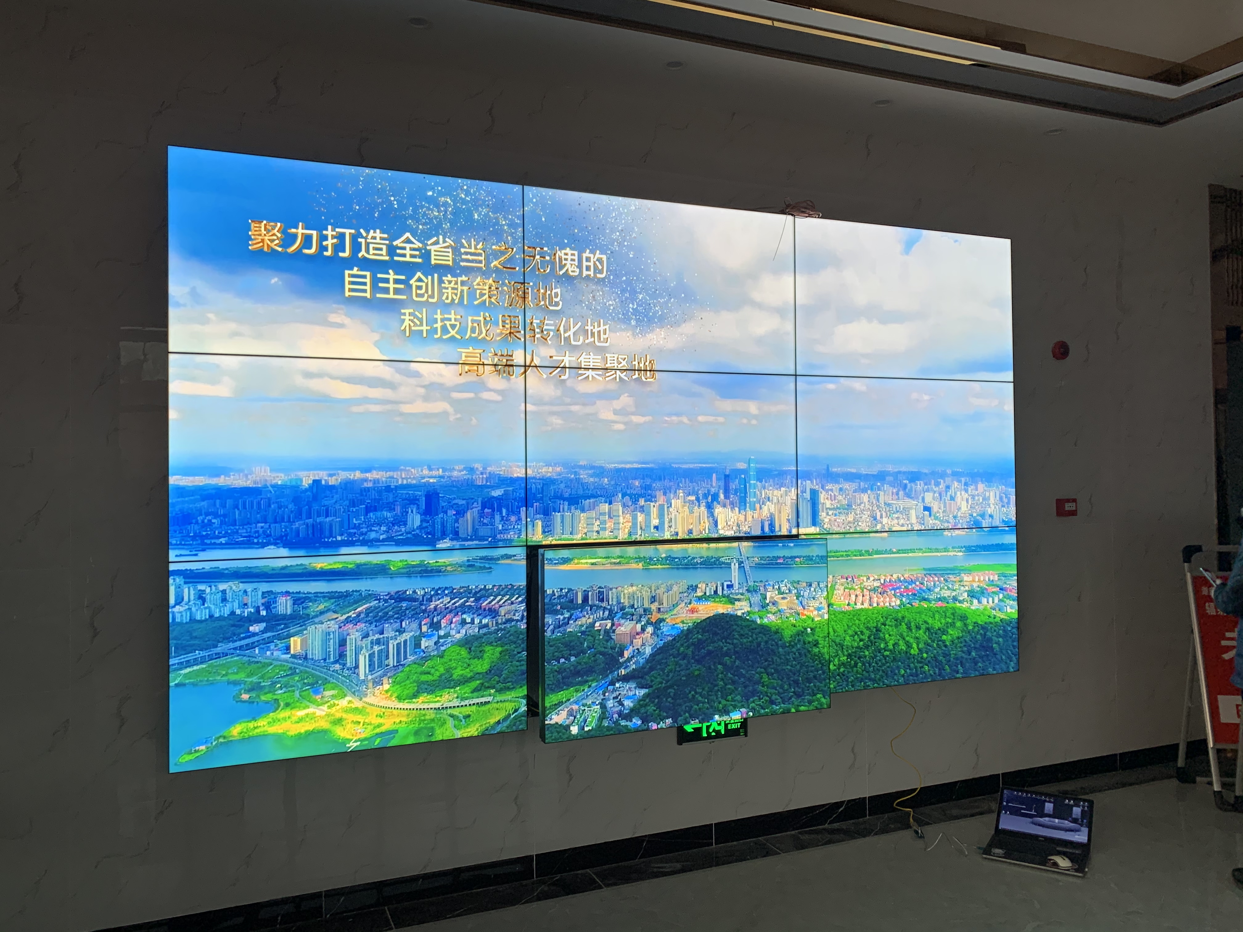 湖南省長沙55寸3.5mm(3*3)液晶拼接屏安裝展示